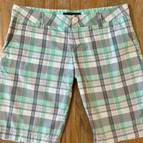 Volcom Bermuda Shorts - Picture 2 of 10